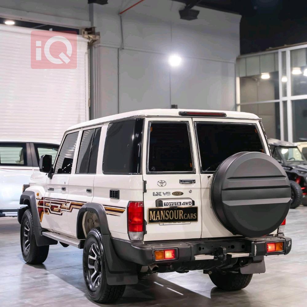 تويوتا لاند كروزر 76